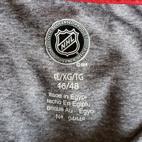 Mens Blackhawks long sleeve shirt - Picture 2 of 2